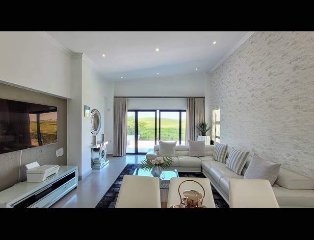 4 BEDROOM HOUSE FOR SALE IN PALM LAKES ESTATE